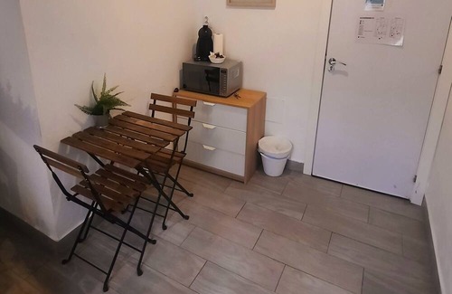 Benicalap Apartment | Cozy Apartment Without Kitchen - Wifi Free