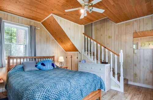 Lake St. Peter Cottage | Waterfront Cottage with two cabins