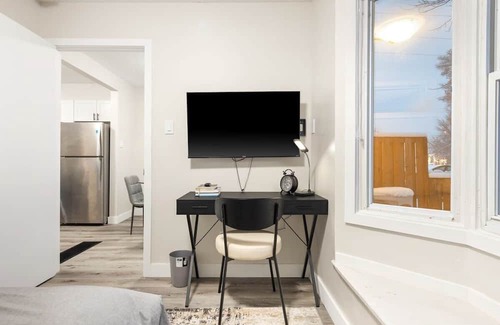 Ottawa Division Bed & Breakfast | 14 minutes from downtown, brand new home in Ottawa