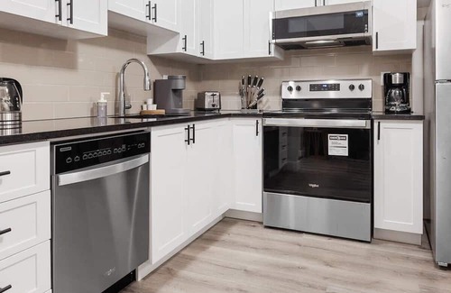 Ottawa Division Bed & Breakfast | 14 minutes from downtown, brand new home in Ottawa