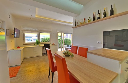 Trinajstici House | Koalas Nest Home & Apartments by Interhome