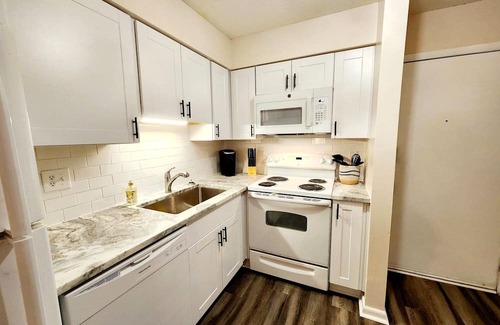 Folly Field Condo | SANDLAPPERS Folly Field Beach, Hilton Head at Fiddler's Cove walk to the beach