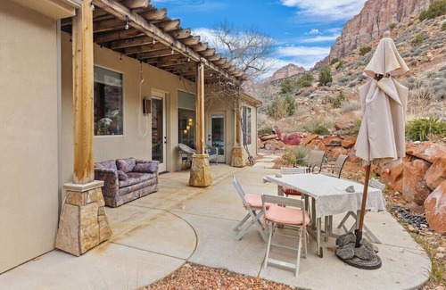 Zion National Park South Entrance House | Zion's View - Private Getaway l Zion National Park