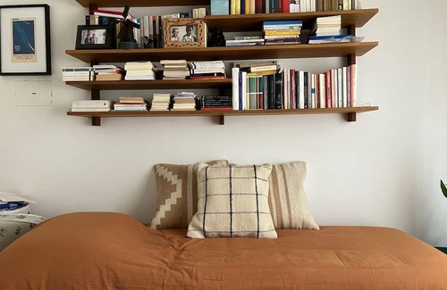 Pineyro Apartment | Cómodo Apartamento 4 Ambientes, Ubicado Cerca del Centro, Ideal Para Bibliófilos