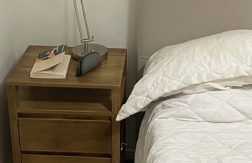 Pineyro Apartment | Cómodo Apartamento 4 Ambientes, Ubicado Cerca del Centro, Ideal Para Bibliófilos