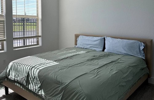 Clovis House | Light-filled townhome - close to Downtown Fresno