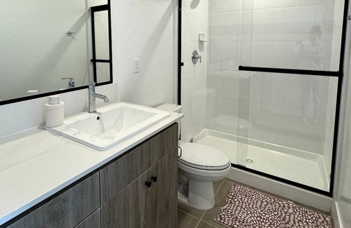 Clovis House | Light-filled townhome - close to Downtown Fresno