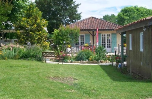 Villefranche-du-Perigord House | Mobilhome 3 étoiles - Piscine - eeeeba
