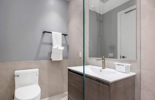 Port Morris House | Easy access to I-87 Studio Q BR | near NYC
