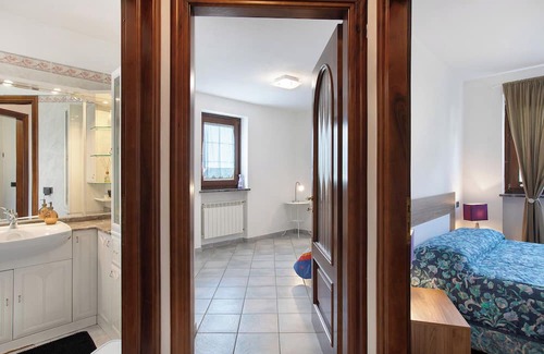 Charvensod Apartment | Apartment 'Reditus' with Mountain View, Private Terrace and Wi-Fi