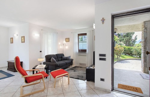Charvensod Apartment | Apartment 'Reditus' with Mountain View, Private Terrace and Wi-Fi