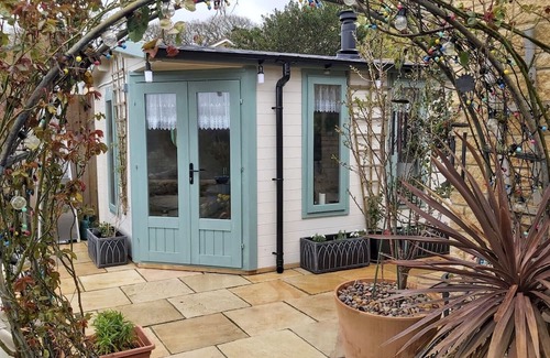 Chalford House | 3 Bedroom (Sleeps 6) Bungalow in Stroud