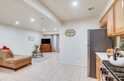 Newark Apartment | Lovable Newark Apartment < 1 Mi to Downtown!