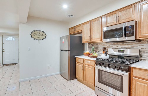 Newark Apartment | Lovable Newark Apartment < 1 Mi to Downtown!
