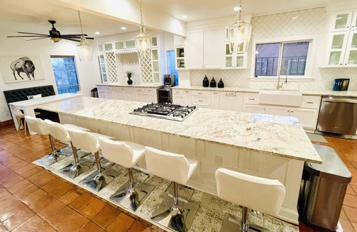 El Paso House | Huge Multifamily Haciendo Home w/ Pool and Scenic Views of El Paso