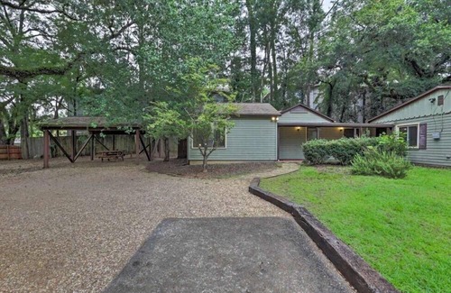 Tallahassee Cabin | Stay, Play, Hide, Relax -Quiet location close town