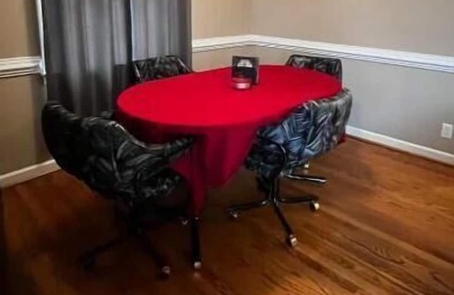 Clarksville House | Paris Master Suite w/ 2 Private Baths+Laundry