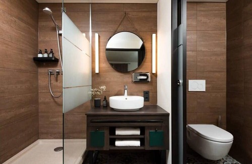 City Centre Salzburg Apartment | Gorgeous 1BR Suite View of Downtown