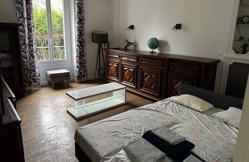 Saint-Florentin House | Homerez - Big house for 11 ppl. with garden and terrace at Saint-Florentin