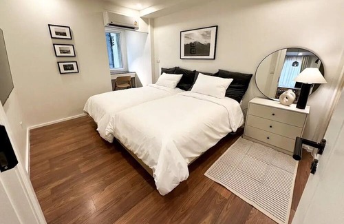 Bangkok Central Business District Apartment | Upscale 3bed 3bath suite 1 min to BTS Prompong