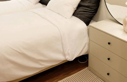 Bangkok Central Business District Apartment | Upscale 3bed 3bath suite 1 min to BTS Prompong