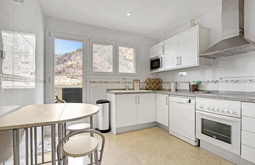Pueblo Mascarat Apartment | Apartment 'Oasis Beach Lll' with Sea View, Wi-Fi and Air Conditioning
