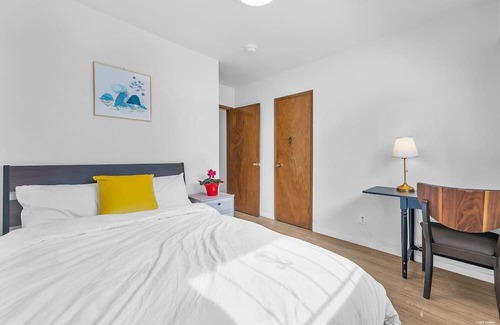 Sunset House | Peaceful and Comfy Suite Urban Haven Retreat