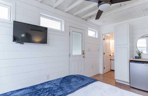 Falls of Rough Apartment | Cozy Lakeview Guest House at Fentress Rd!