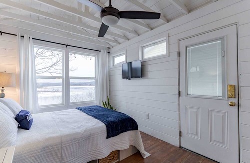Falls of Rough Apartment | Cozy Lakeview Guest House at Fentress Rd!