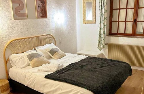 Thore-la-Rochette Cottage | Gite Thoré-la-Rochette, 5 bedrooms, 15 persons
