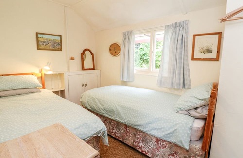 Loch Tay Cottage | WATERFALL COTTAGE, pet friendly, with open fire in Aberfeldy