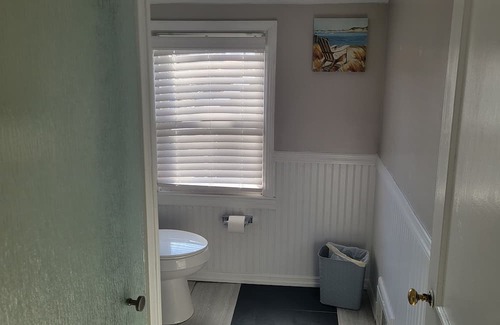 Wethersfield House | Nestled in a quiet safe neighborhood that's 2-minutes to I-91Intersate