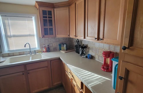 Wethersfield House | Nestled in a quiet safe neighborhood that's 2-minutes to I-91Intersate