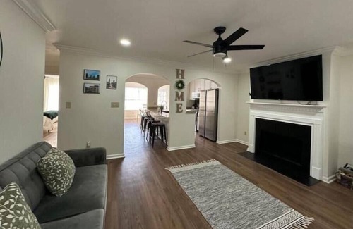 Rex House | House close to the airport !