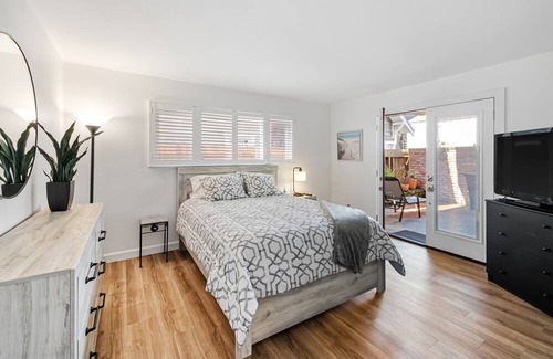 The Strand House | NEWLY RENOVATED HOME - Available August 2024 - 2 BLOCKS TO BEACH!