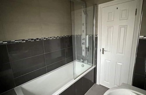 Preston House | 5 minutes from Wembley Stadium,Welcome to our spacious & luxurious Himani's Home