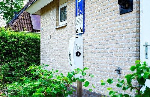 Eernewoude House | Family villa with sauna, spa and private sloop
