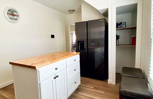 Old Brooklyn Apartment | Beautifully Remodeled 1/2 Duplex Home in Old Brooklyn