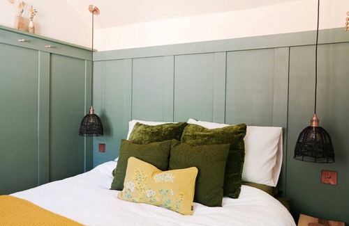 Tideswell Cottage | Quirky 2 bedroom stone cottage in the vibrant village of Tideswell.
