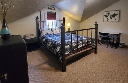 Rogers House | Happy Home - Rogers Purple/king mattress!