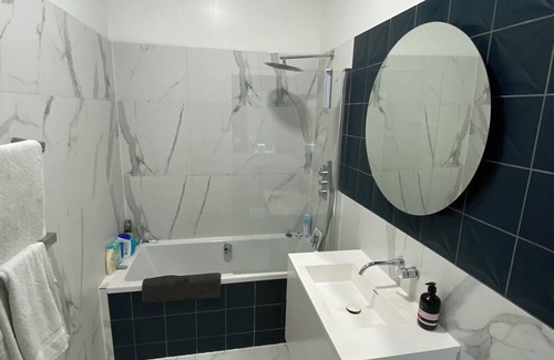 Dulwich Apartment | Striking & Modern 2BD Flat w/Garden - East Dulwich