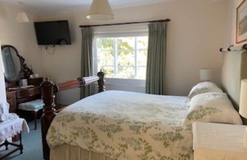 Broadwas Other | Self catering wing in Regency farmhouse close to the magnificent Malvern Hills