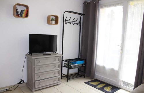 Valence Apartment | Logement à la Campagne, à 10 mn de Valence. Animaux de Compagnie Acceptés!
