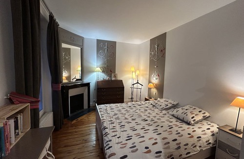Asnieres-sur-Seine House | Proche des Sites Paris Jo24, Maison Calme, Barbecue et Salon de Jardin au Soleil