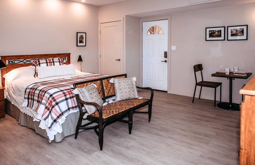 Hinton Apartment | 🏔 Modern | Cozy | Views | Firepits | Fireplace | Near Jasper National Park ⛰