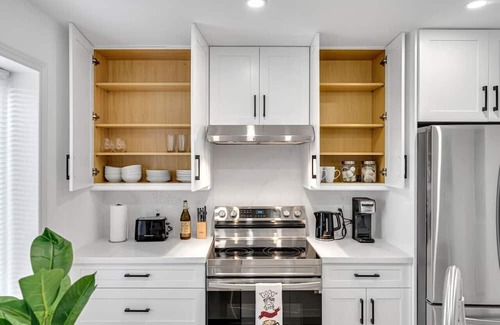 Hamilton House | Cozy 6BR Home TiCats/Hospitals/Beach/FirstOntario