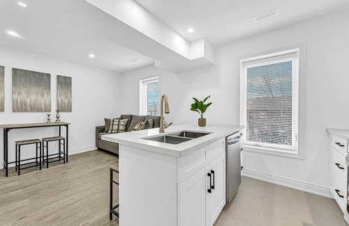 Hamilton House | Cozy 6BR Home TiCats/Hospitals/Beach/FirstOntario