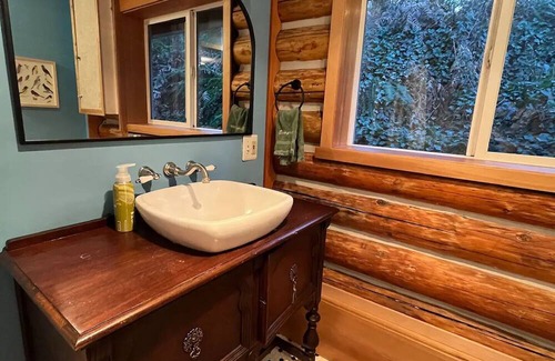 Kalama Cabin | Cozy Cabin on the River