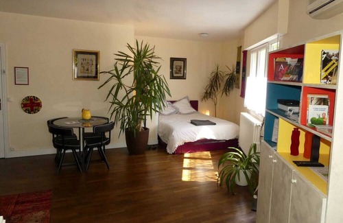 Bourges Apartment | Homerez - Beautiful studio for 4 ppl. at Bourges