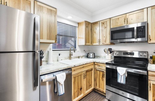 Table Rock Condo | Luxury Pet-Friendly Condo at Pointe Royale w/water view and West Elm furniture!